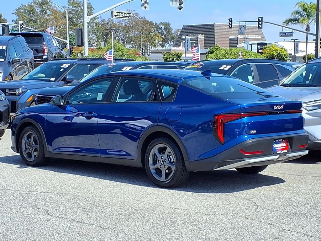 Used 2025 Blue Kia LXS image 3