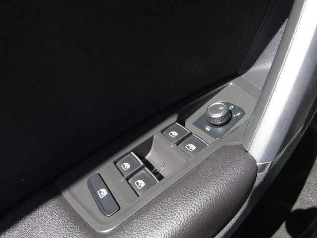 Used 2020 Deep Black Pearl Volkswagen  image 23