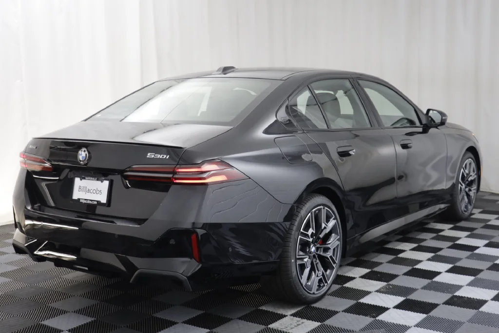 New 2027 BLACK SAPPHIRE BMW 530i xDrive image 18