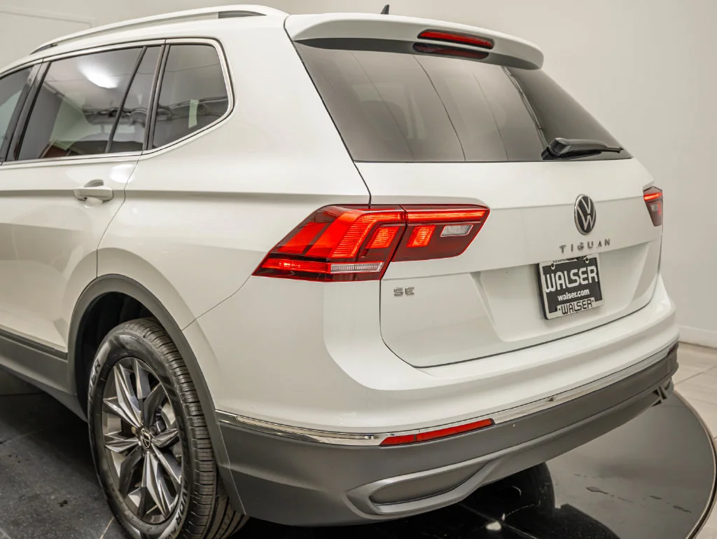 Used 2023 Opal White Volkswagen 2.0T SE image 18