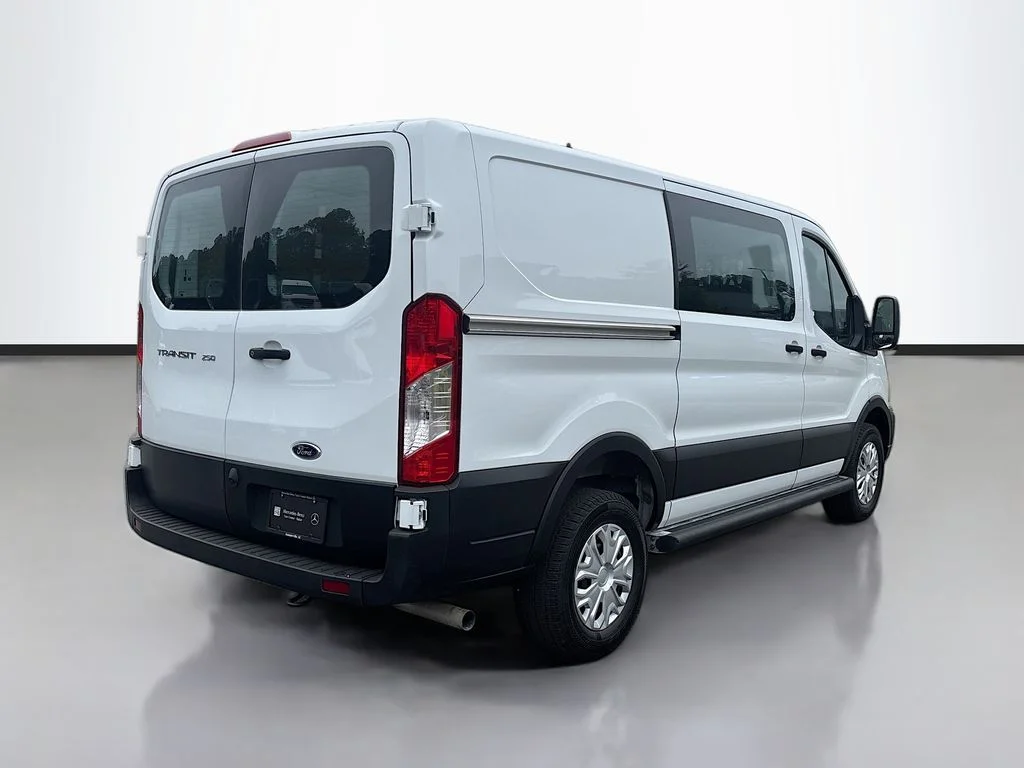 Used 2025 Oxford White Ford Base image 3