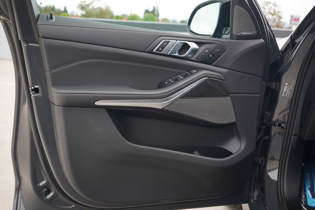 New 2026 Dravit Grey Metallic BMW M60i image 8