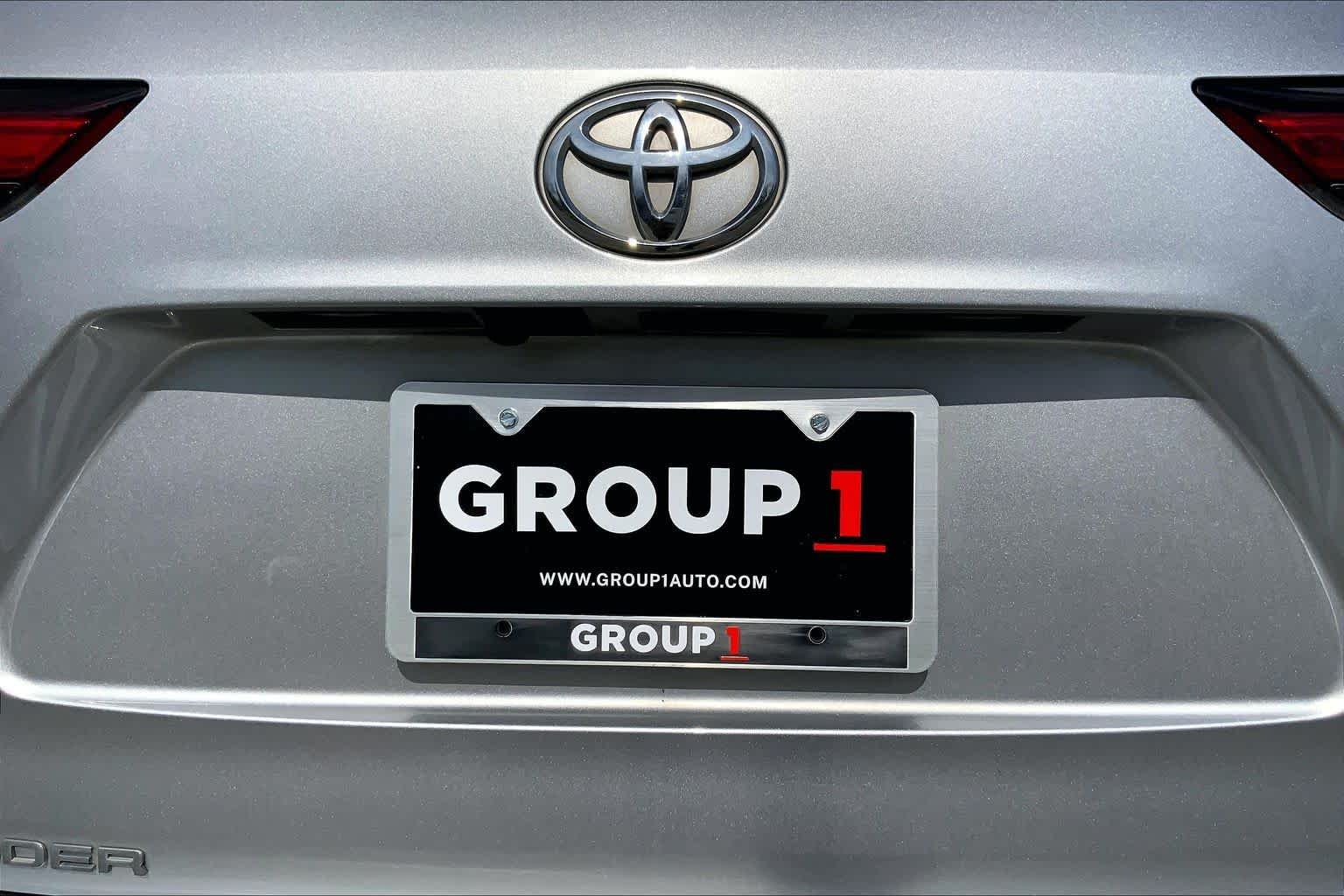 Used 2022 Celestial Silver Metallic Toyota XLE image 10