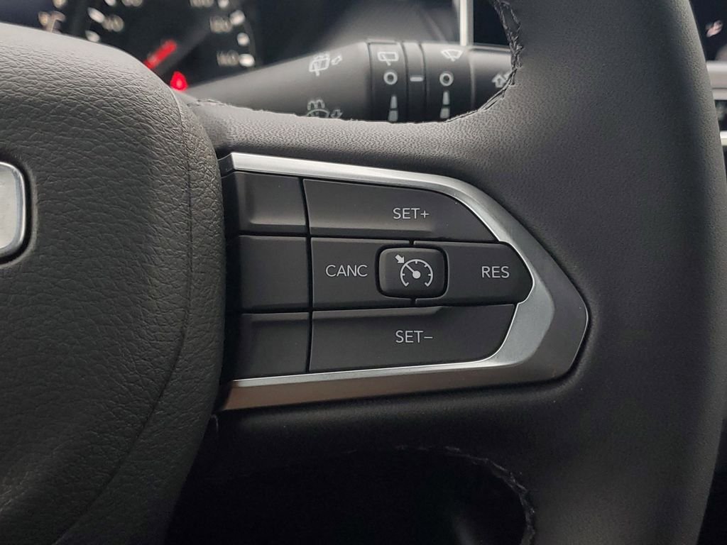 New 2026 Bright White Clearcoat Jeep Latitude image 22