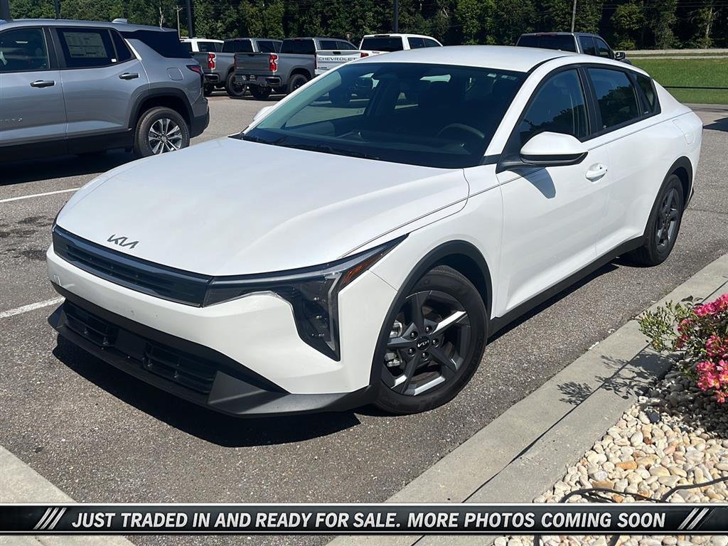 2025 Kia K4 LXS AT's photo