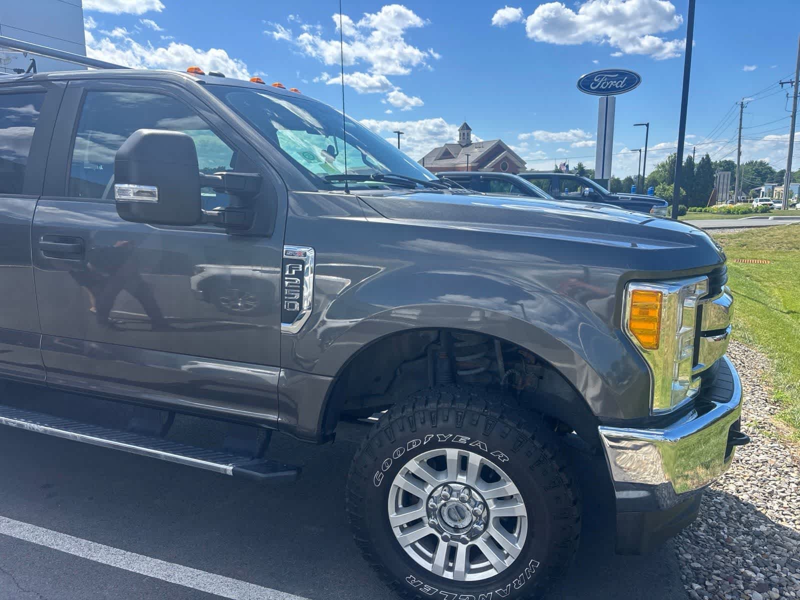 Used 2017 Magnetic Metallic Ford XL image 3