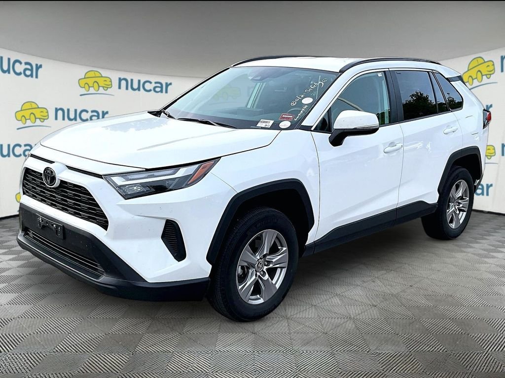 Used 2025 White Toyota XLE image 3