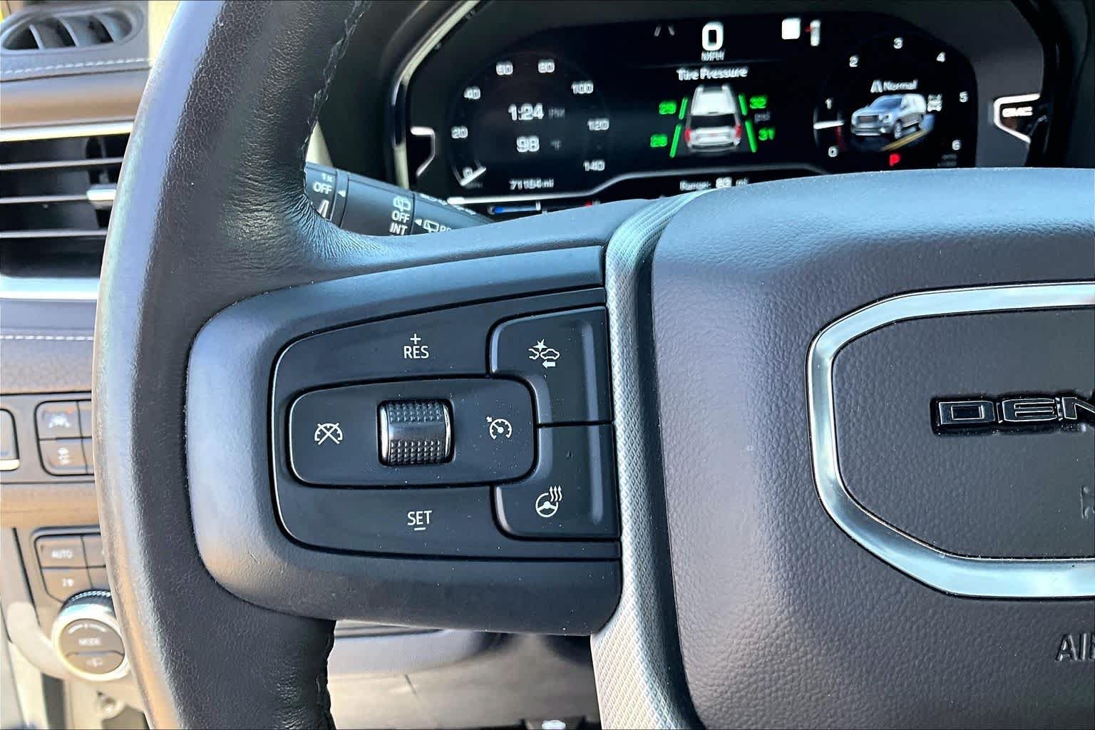 Used 2022 White Frost Tricoat GMC Denali image 21