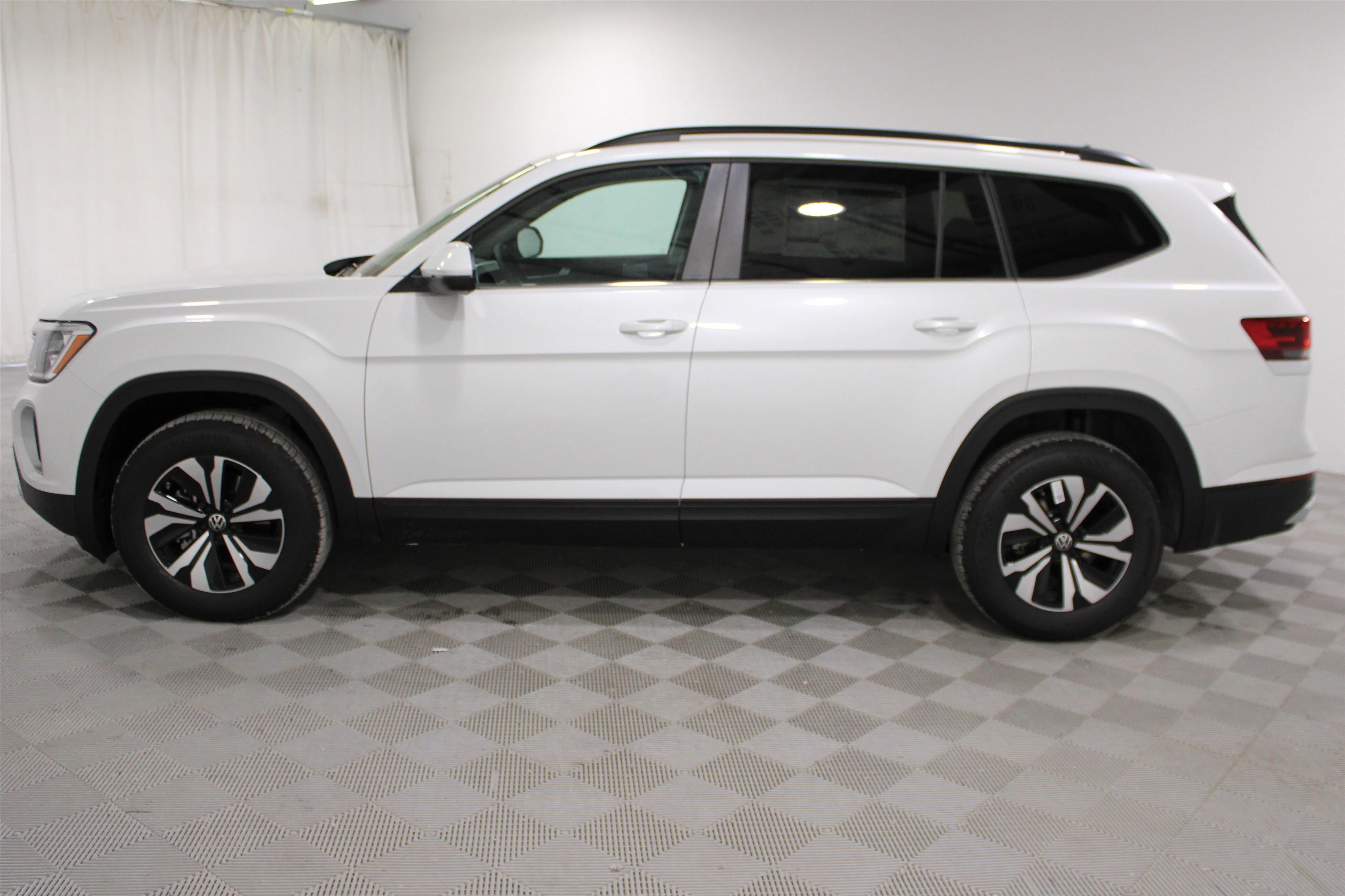 2026 Volkswagen Atlas SE - Photo 31