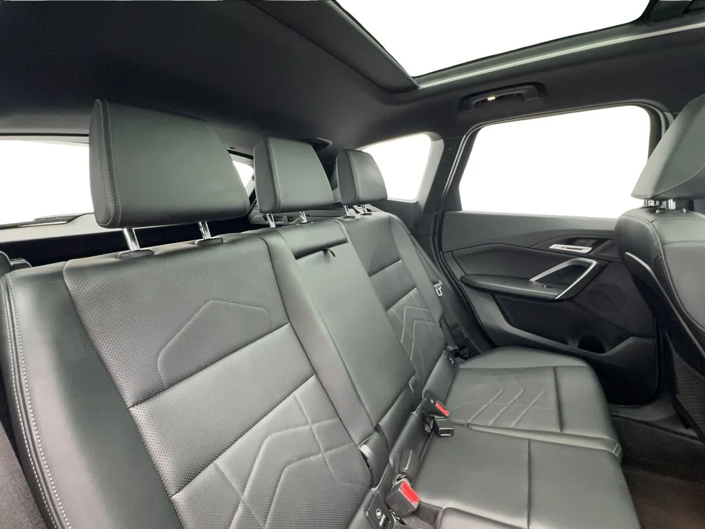 Used 2024 Silver BMW xDrive28i image 28