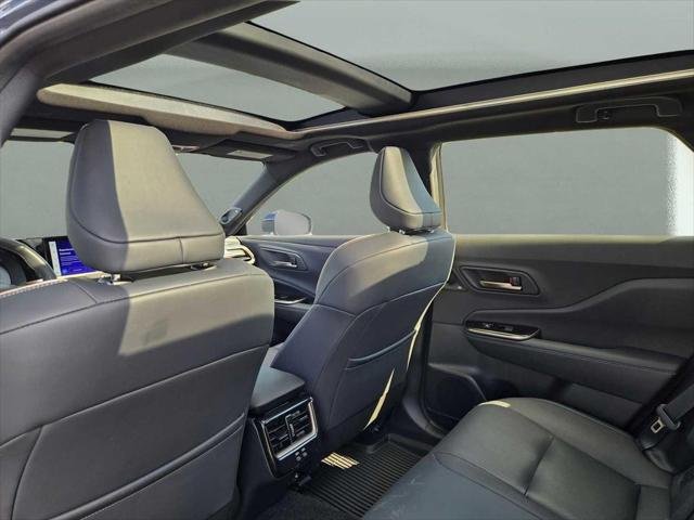 2025 Toyota Crown Signia Limited - Photo 14