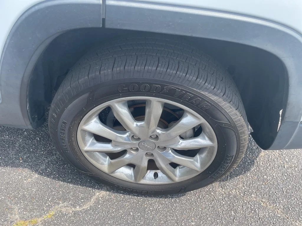 Used 2015 White Jeep Limited image 16