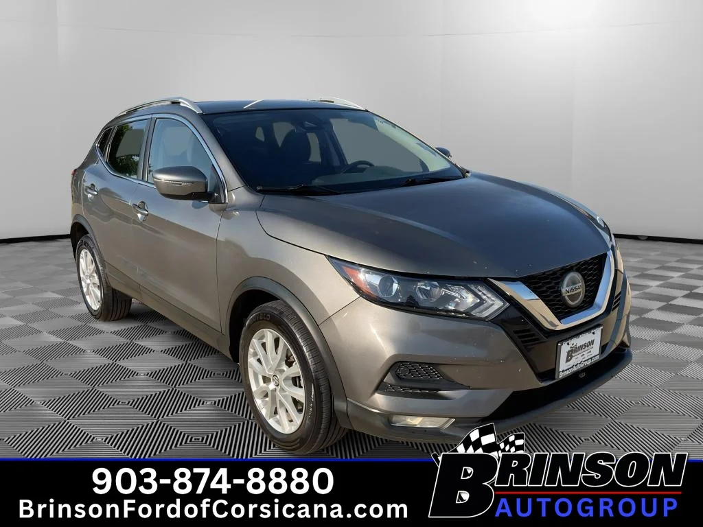 Used 2021 Gun Metallic Nissan SV image 3