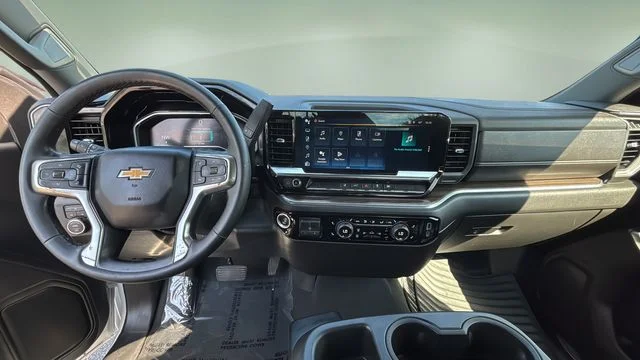 Used 2024 White Chevrolet LT image 17