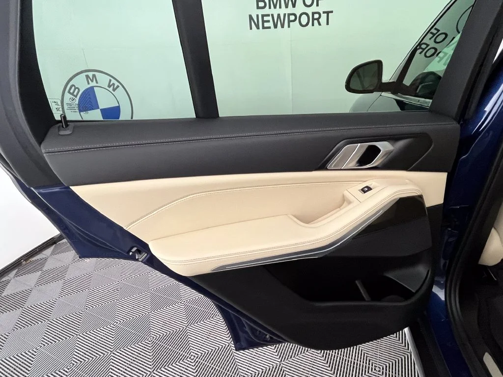 Used 2022 Blue Metallic BMW xDrive40i image 23