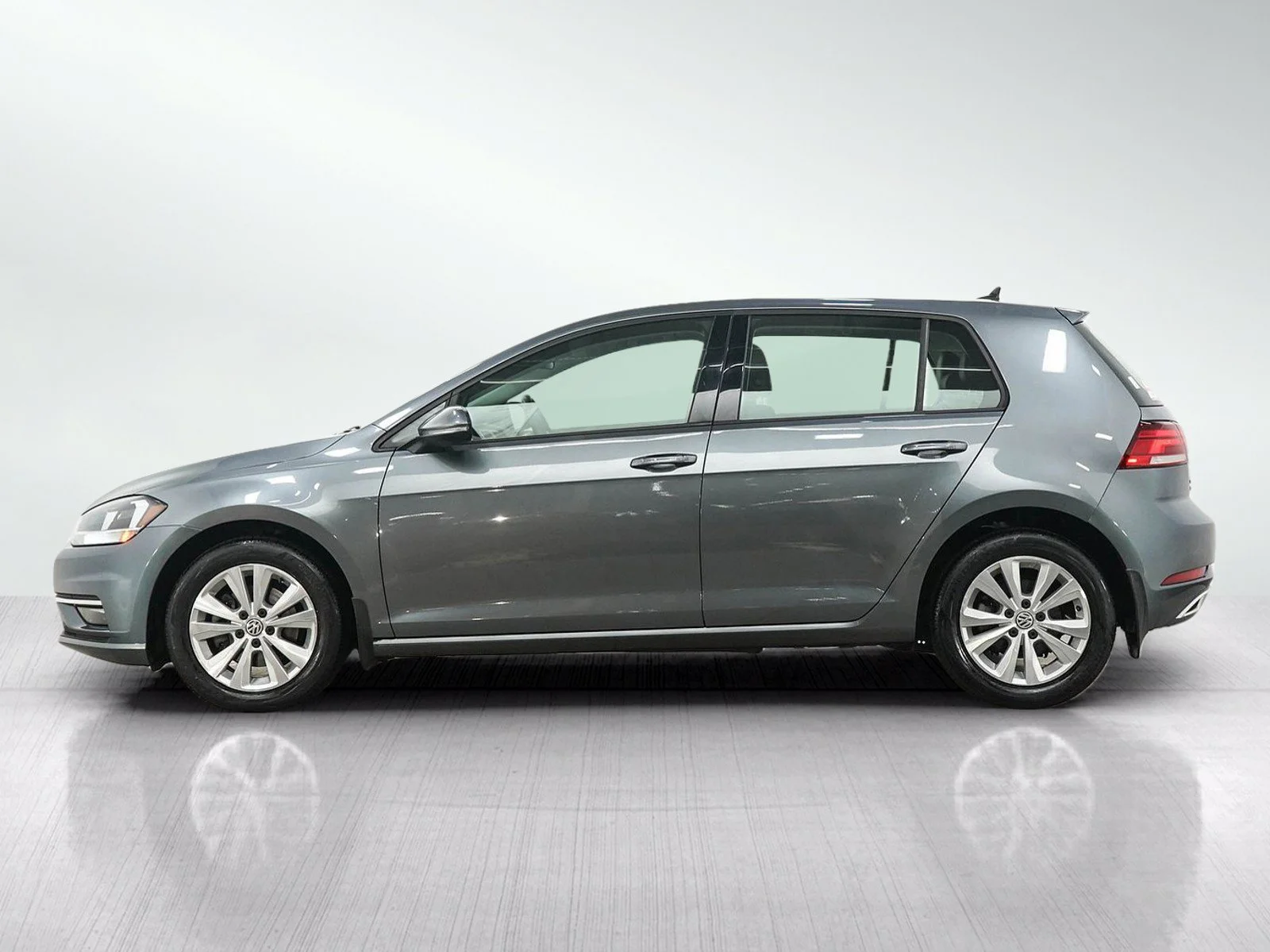 Used 2018 Volkswagen Golf SE with VIN 3VWG17AU3JM253427 for sale in White Bear Lake, Minnesota