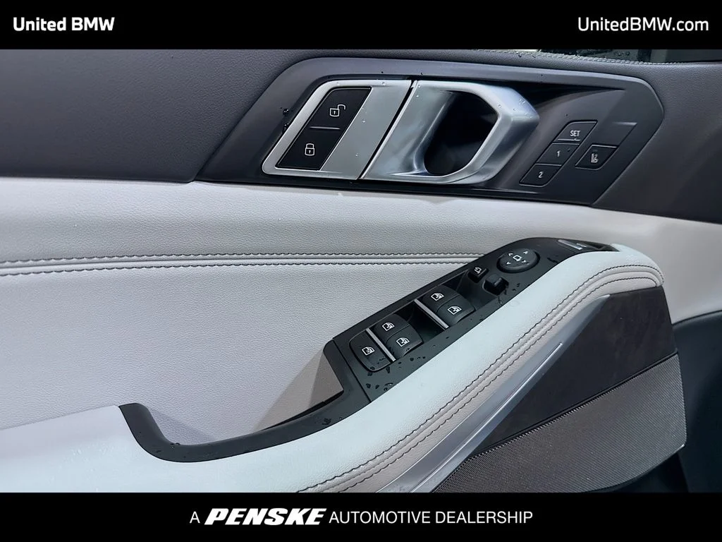 New 2026 Alpine White BMW sDrive40i image 3