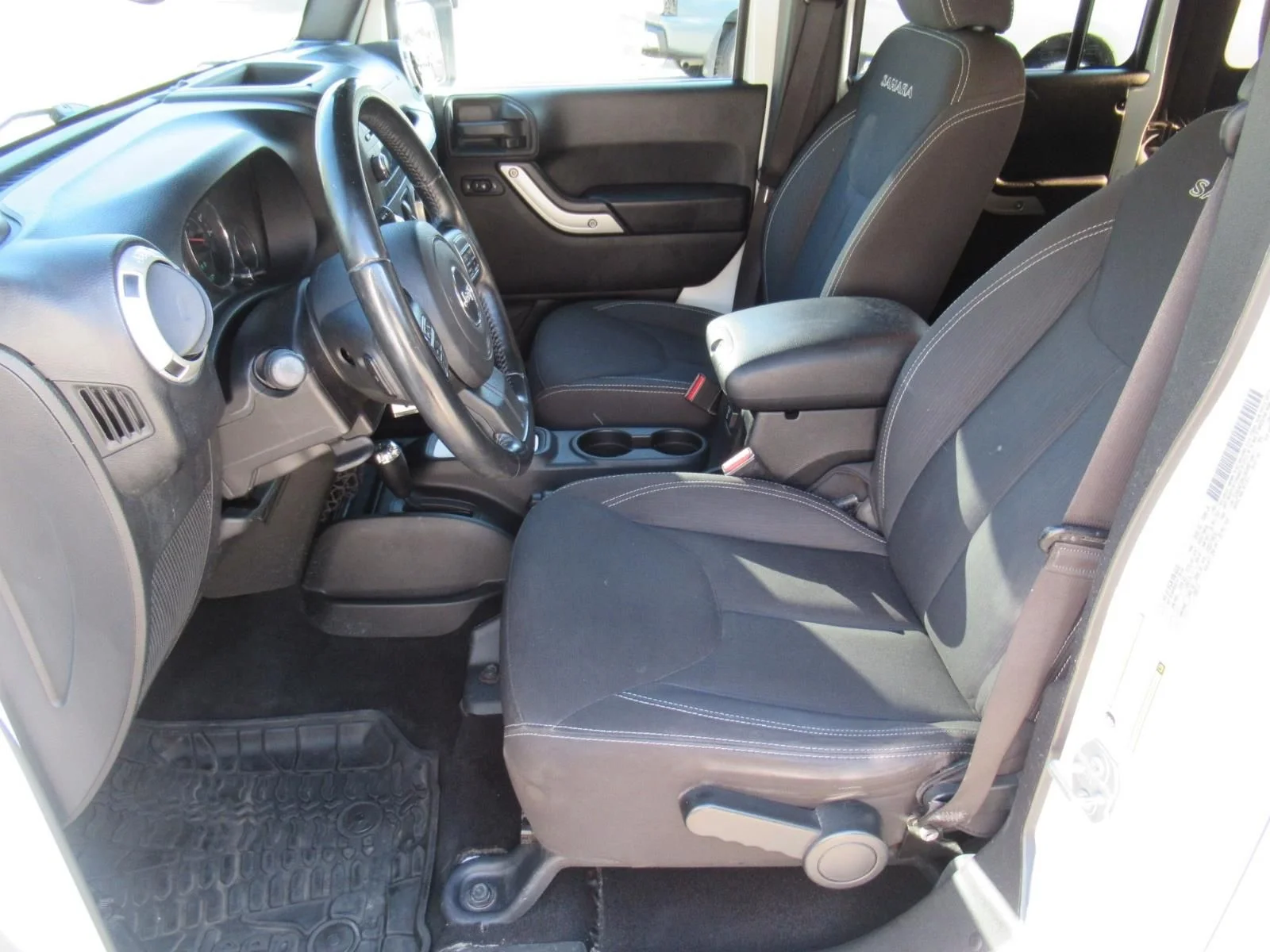 Used 2017 White Jeep Unlimited Sahara image 17