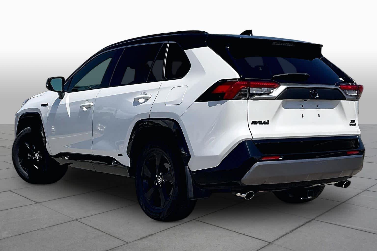 Used 2019 Blizzard Pearl w/Black Roof Toyota Hybrid XSE image 12