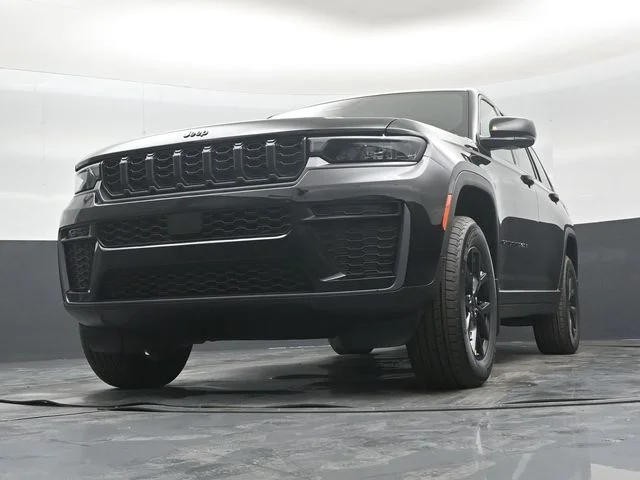 New 2026 Diamond Black Crystal Pearl-Coat Exterior Paint Jeep Altitude image 48