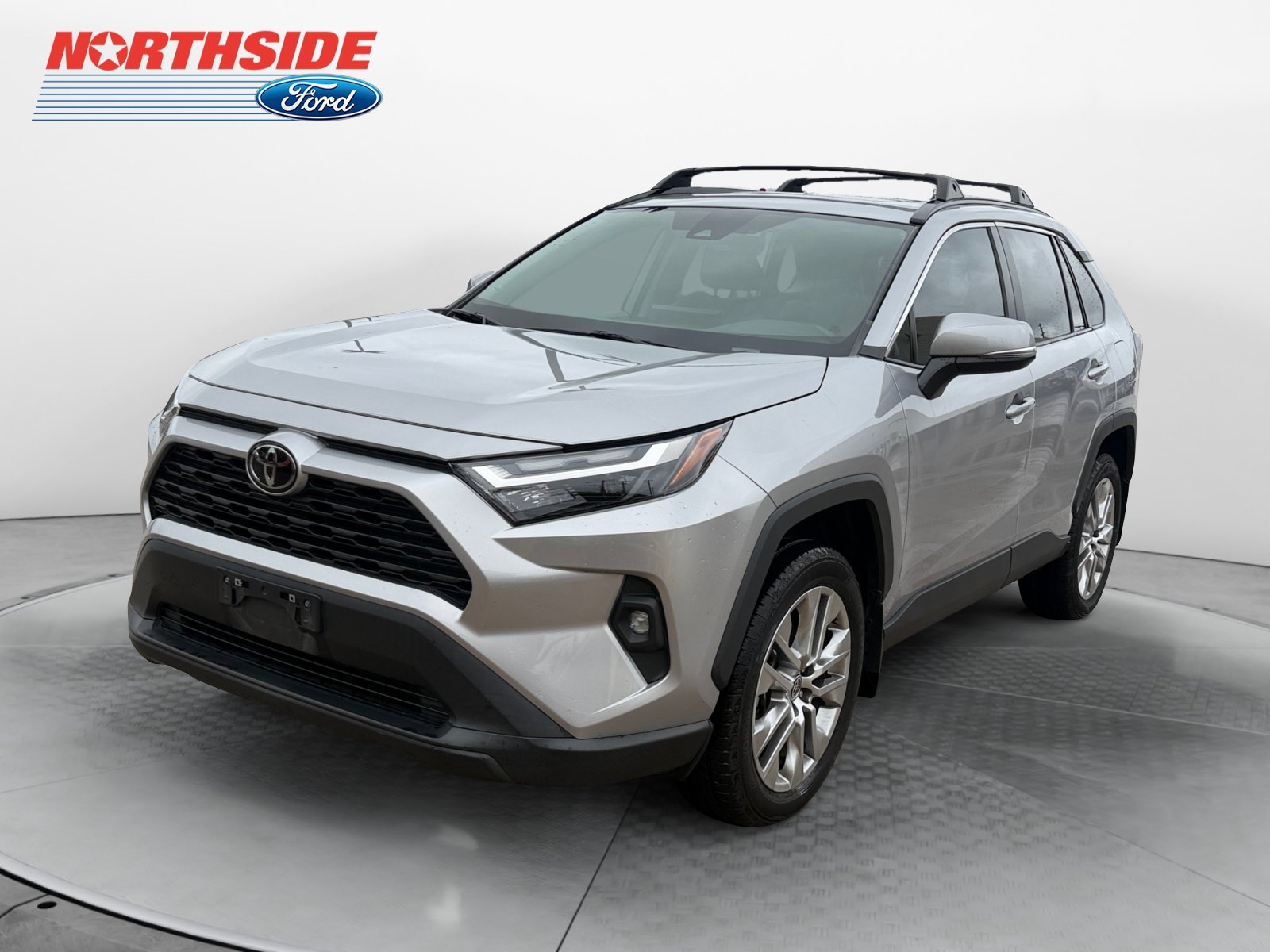 Used 2024 Silver Sky Metallic Toyota XLE Premium image 3