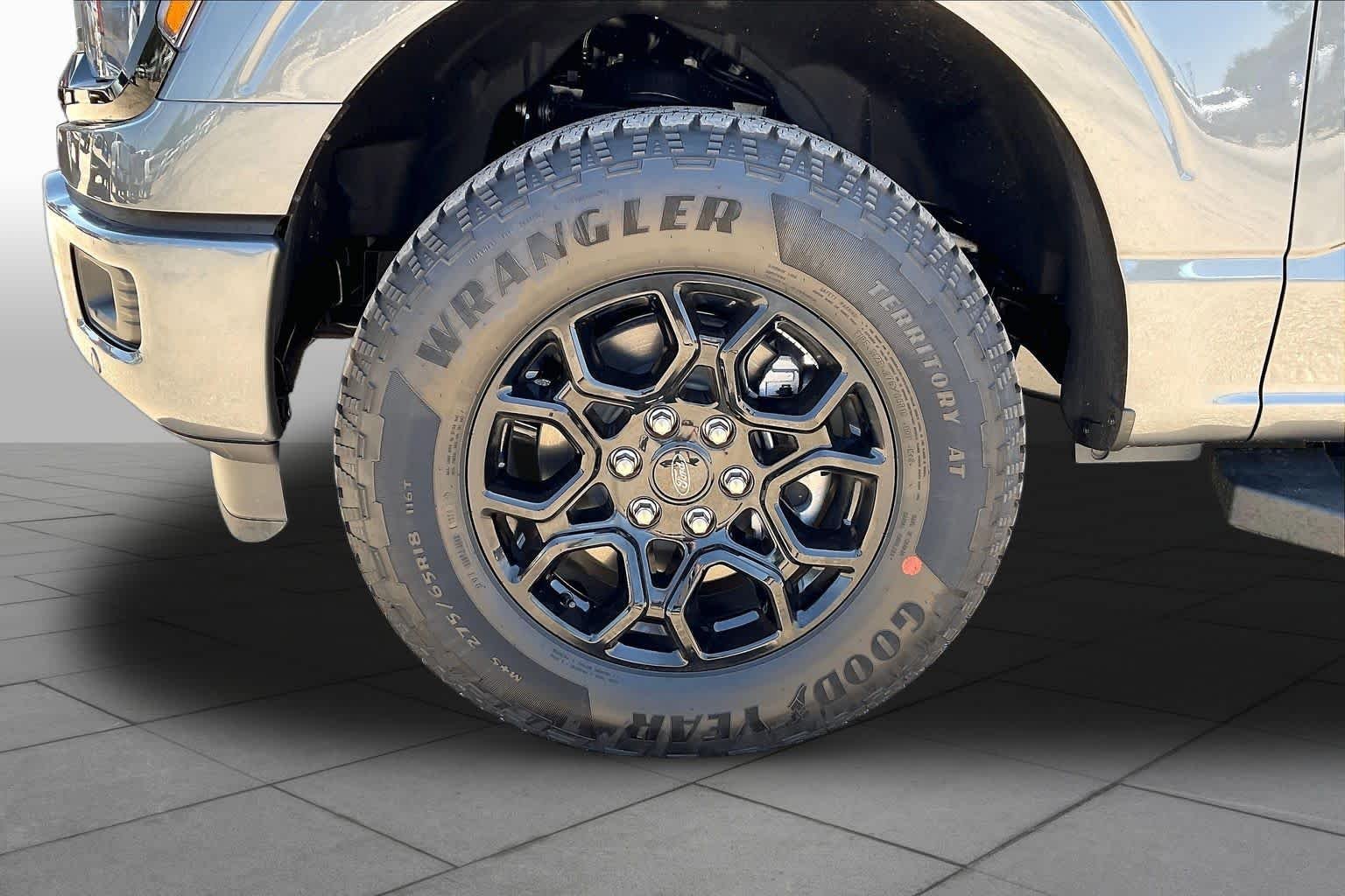 New 2026 Carbonized Gray Metallic Ford XLT image 11