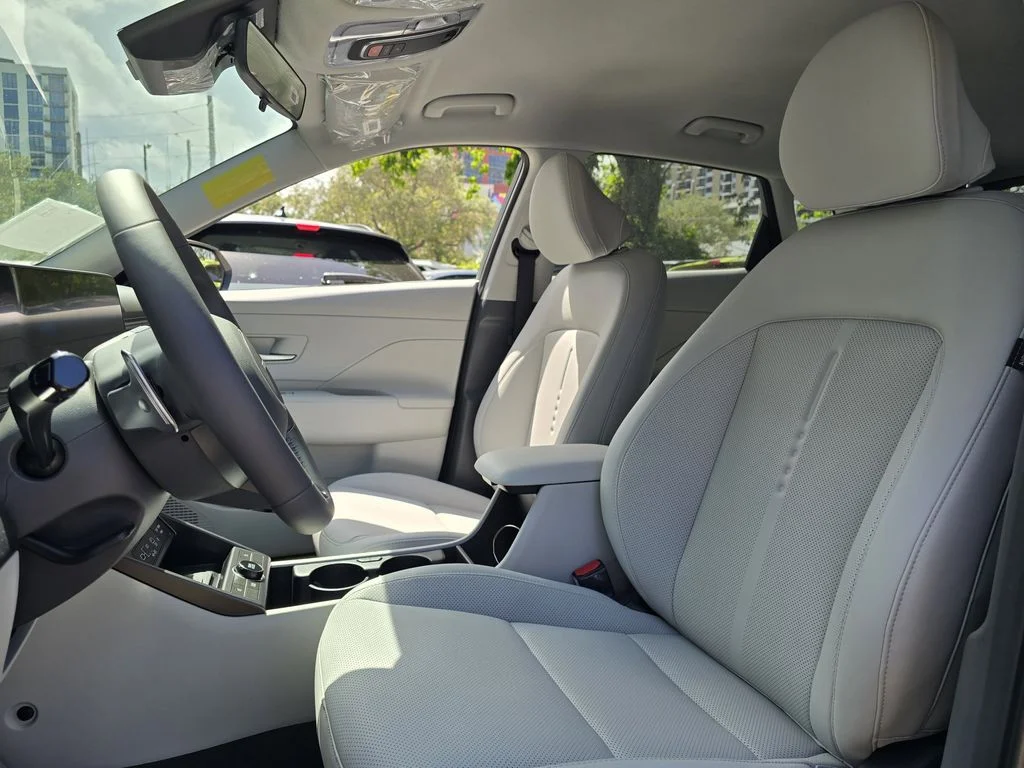 New 2026 White Hyundai SEL Premium image 14