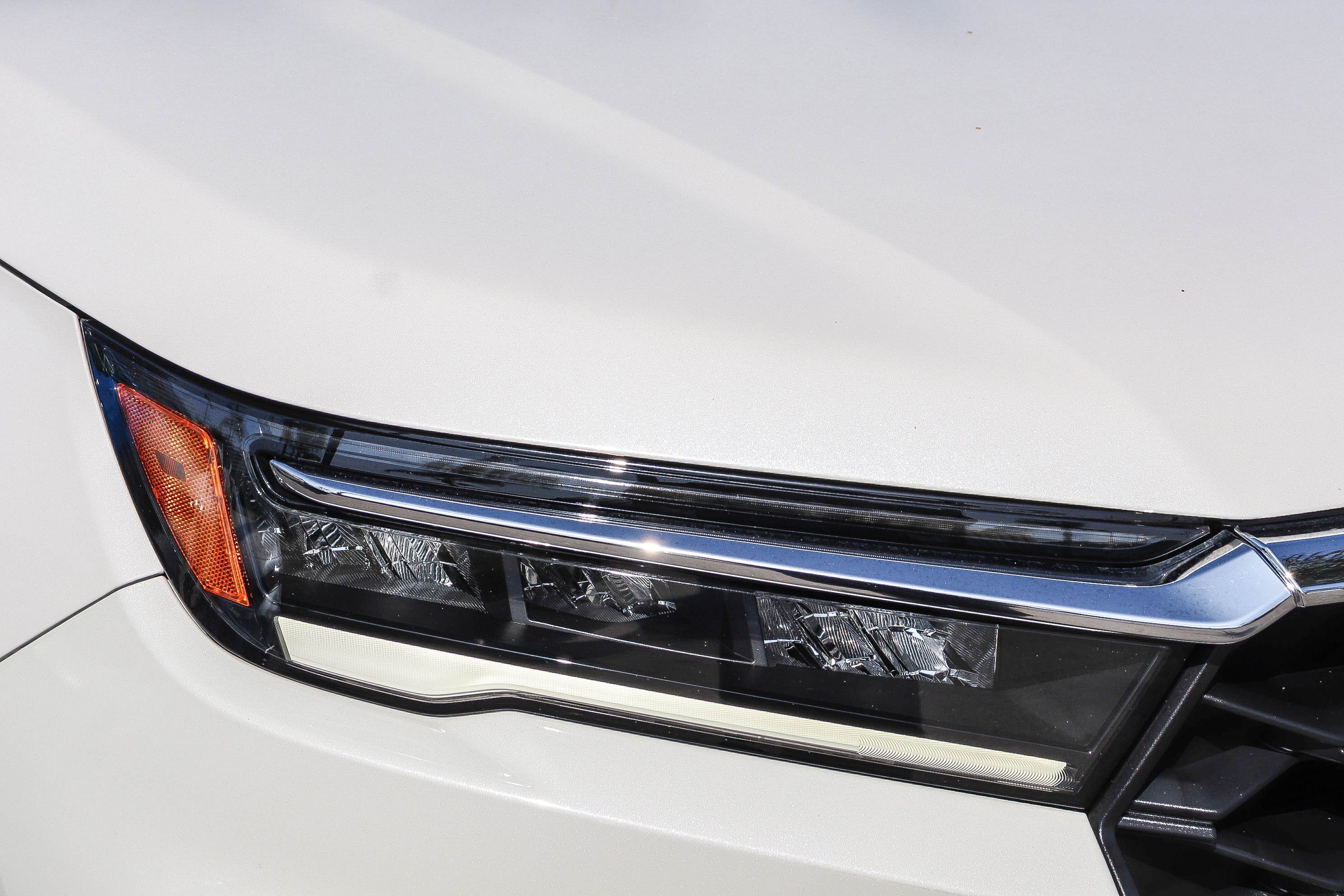 Certified Used 2023 Platinum White Pearl Honda EX-L 7 Passenger image 6