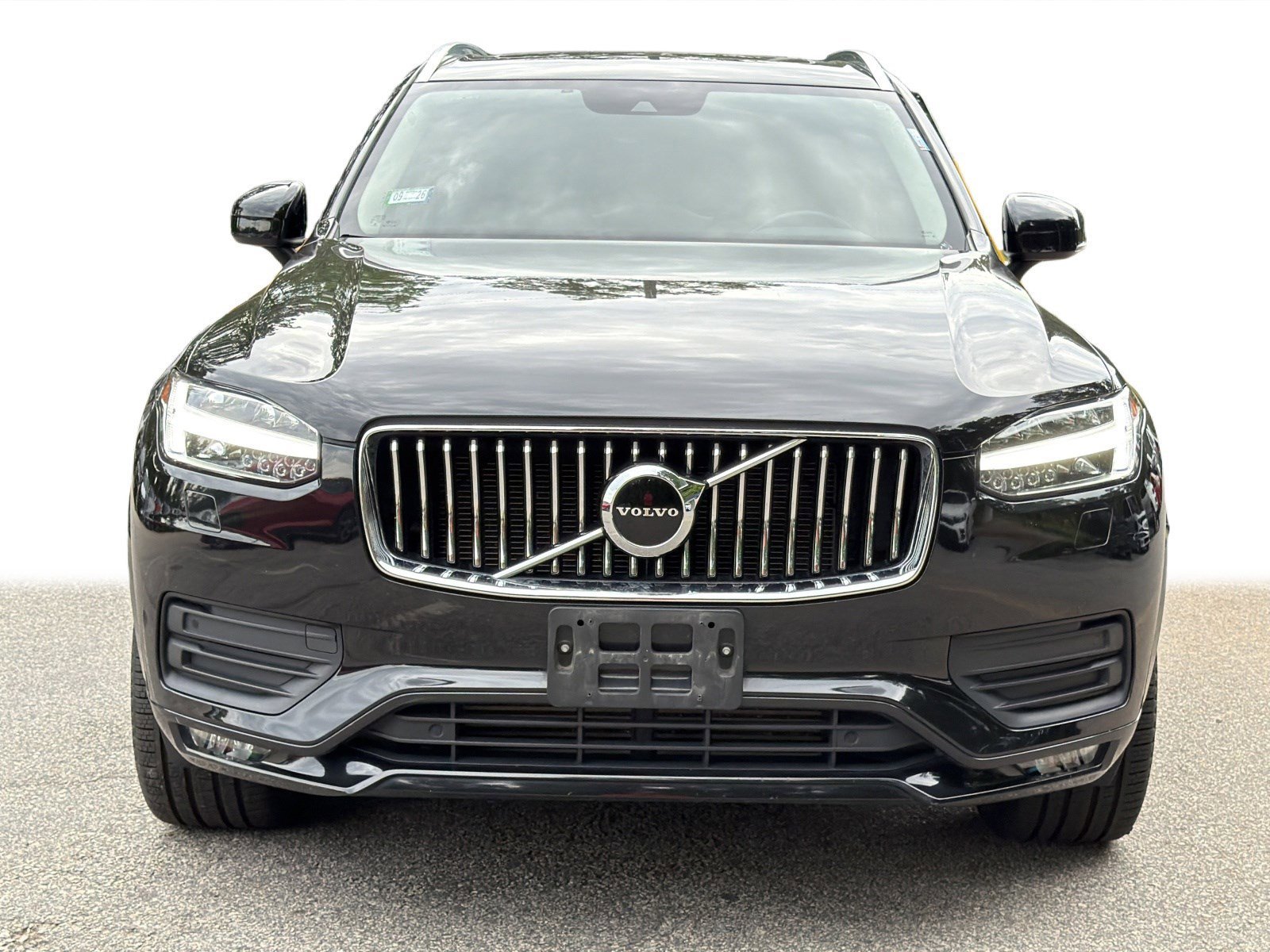 Used 2021 Onyx Black Metallic Volvo Momentum image 28