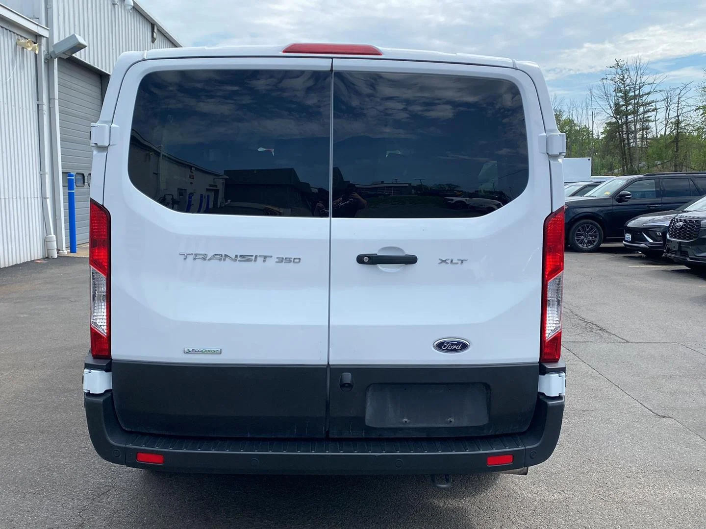 Used 2023 Oxford White Ford 350 XLT image 6