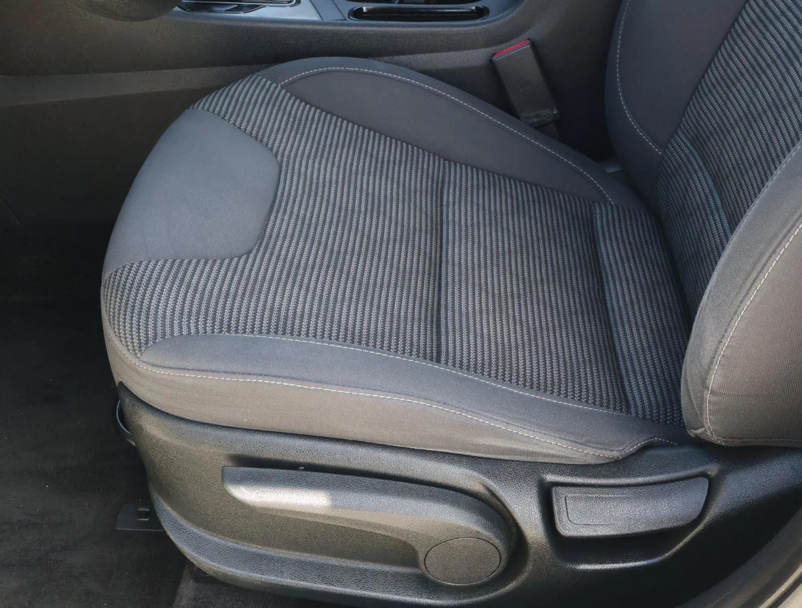 Used 2021 Snow White Pearl Kia LX image 12