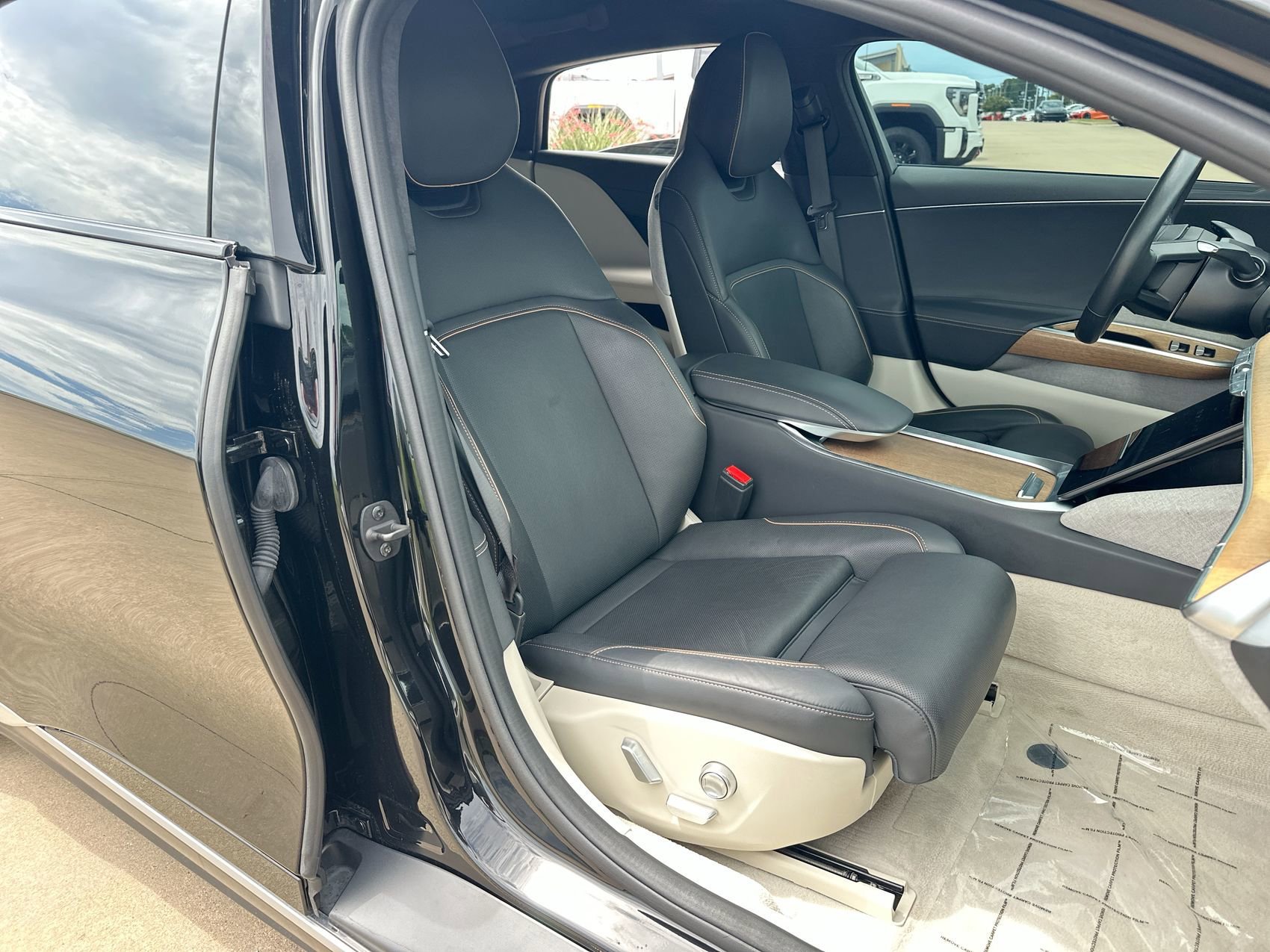 Used 2024 Black Lucid Touring image 26
