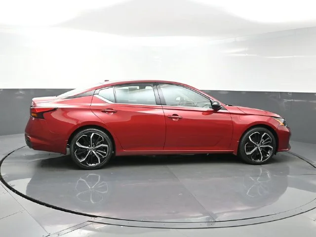 Used 2023 Red Nissan 2.5 SR image 8
