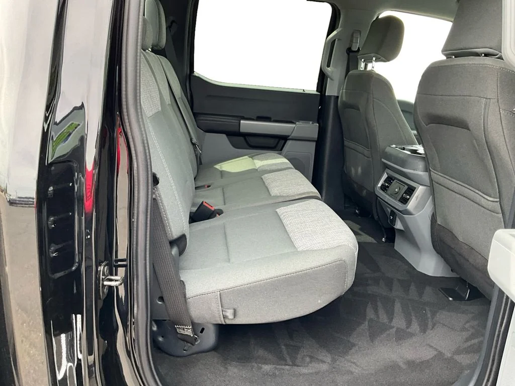 Used 2025 Agate Black Metallic Ford XLT image 14
