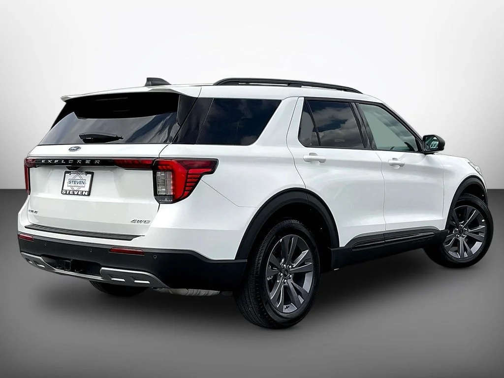 New 2026 Star White Metallic Tri-Coat Ford Active image 16