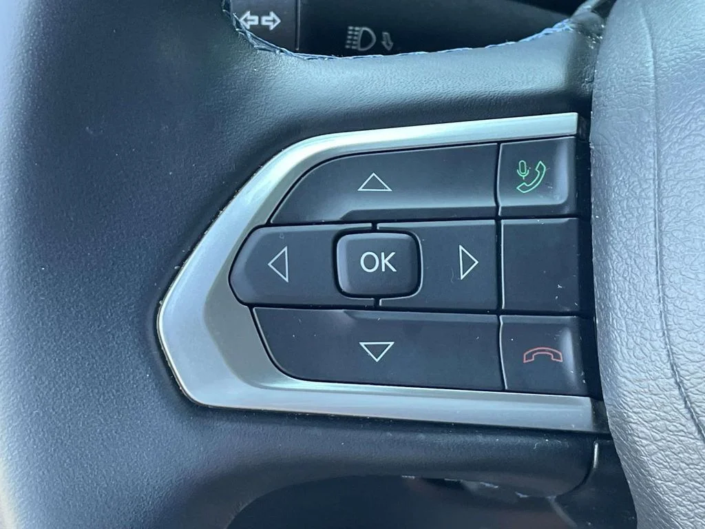 Used 2022 Black Jeep Latitude 4x4 image 26