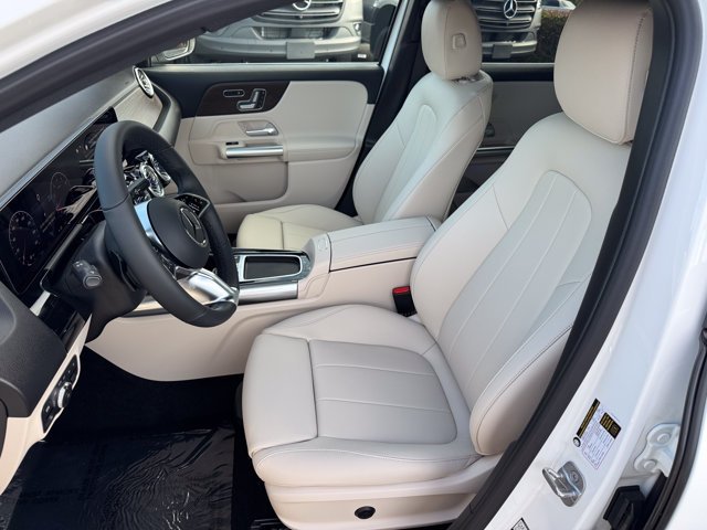 New 2026 Polar White Mercedes-Benz GLA 250 image 2