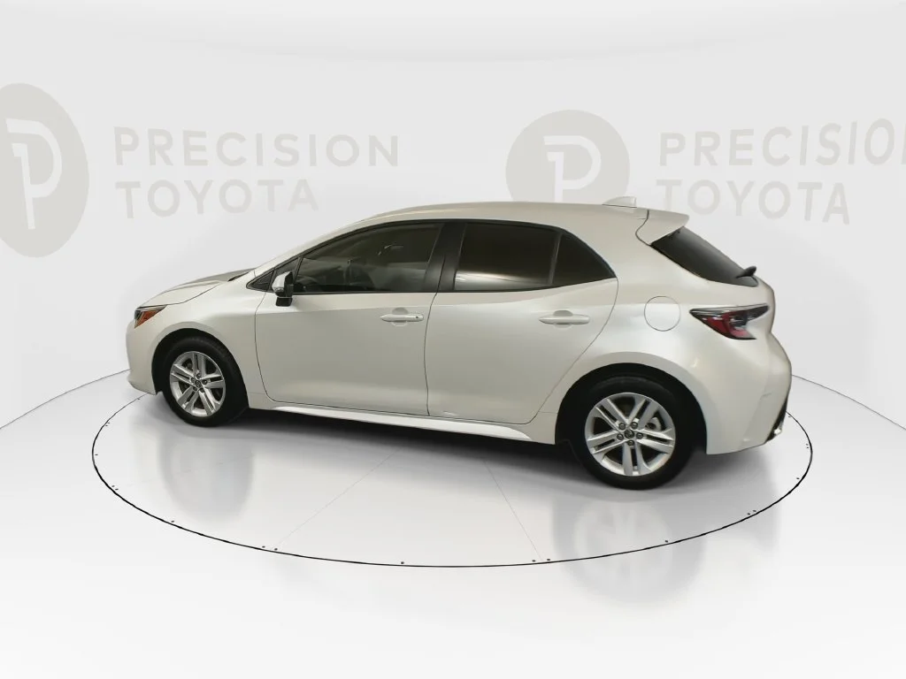 Used 2021 Wind Chill Pearl Toyota SE image 14