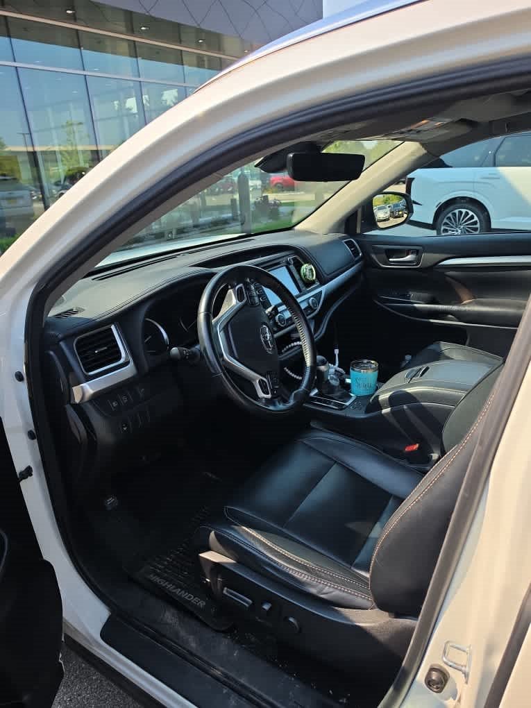 Used 2017 Blizzard Pearl Toyota XLE image 7
