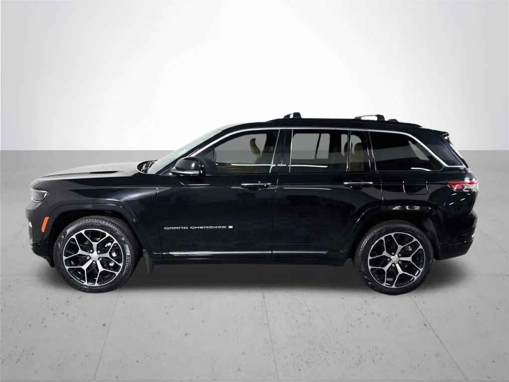Used 2023 Black Jeep Summit Reserve image 9