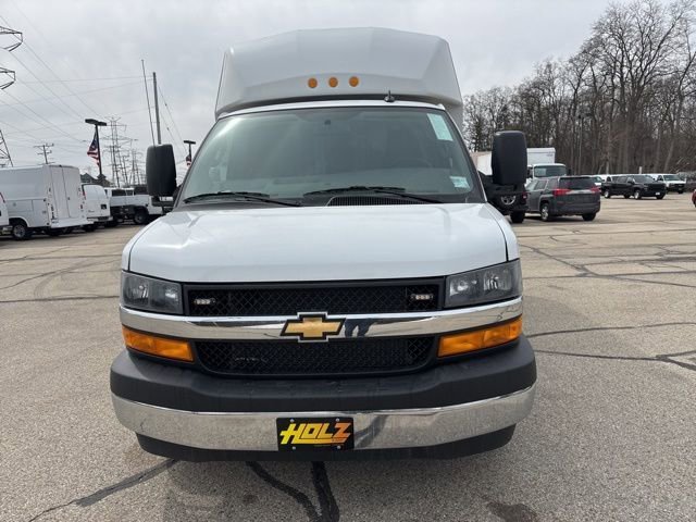 New 2025 Summit White Chevrolet 1WT image 3