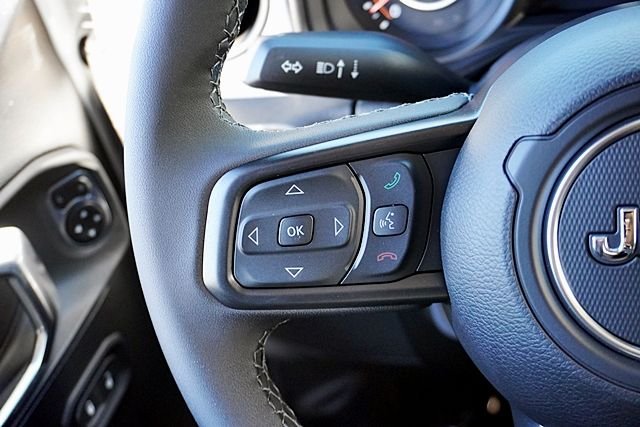 New 2026 Bright White Clear-Coat Exterior Paint Jeep Sport S image 39