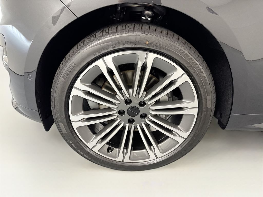 New 2026 Carpathian Grey Land Rover Dynamic SE image 33