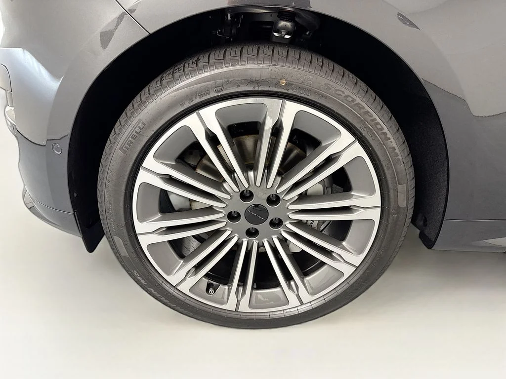 New 2026 Carpathian Grey Land Rover Dynamic SE image 33