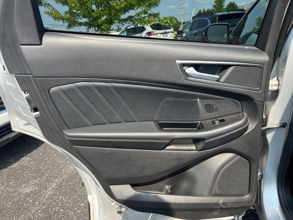 Used 2016 Silver Ford Sport image 23