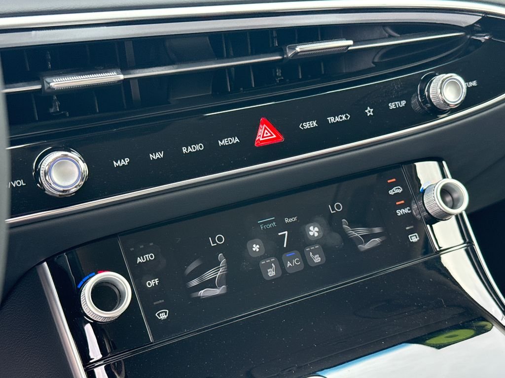 2026 GENESIS GV70 Standard - Photo 19