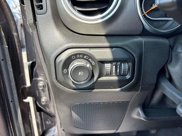 Used 2020 Gray Jeep Unlimited Sahara image 31
