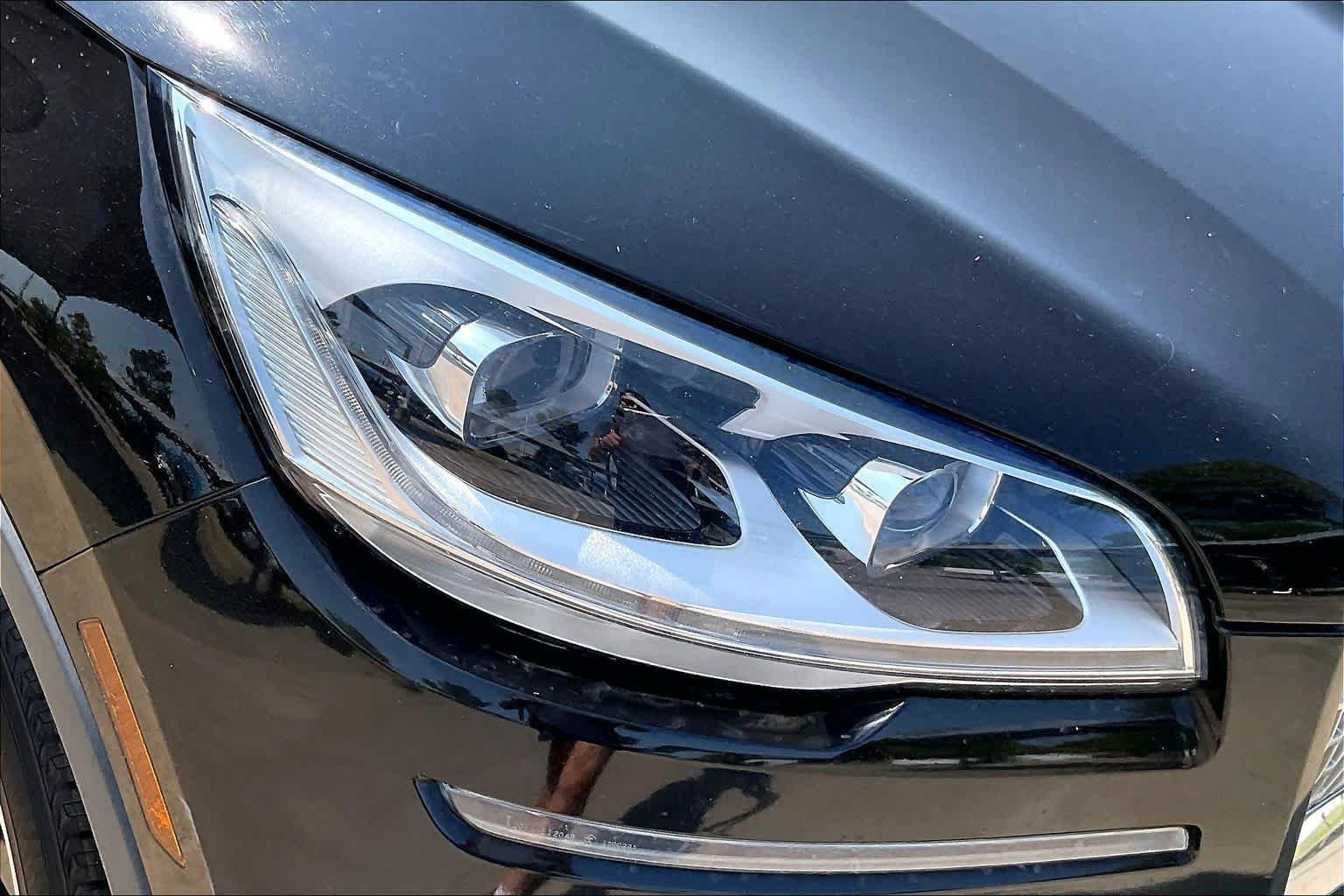 Used 2020 Infinite Black Lincoln Reserve image 27