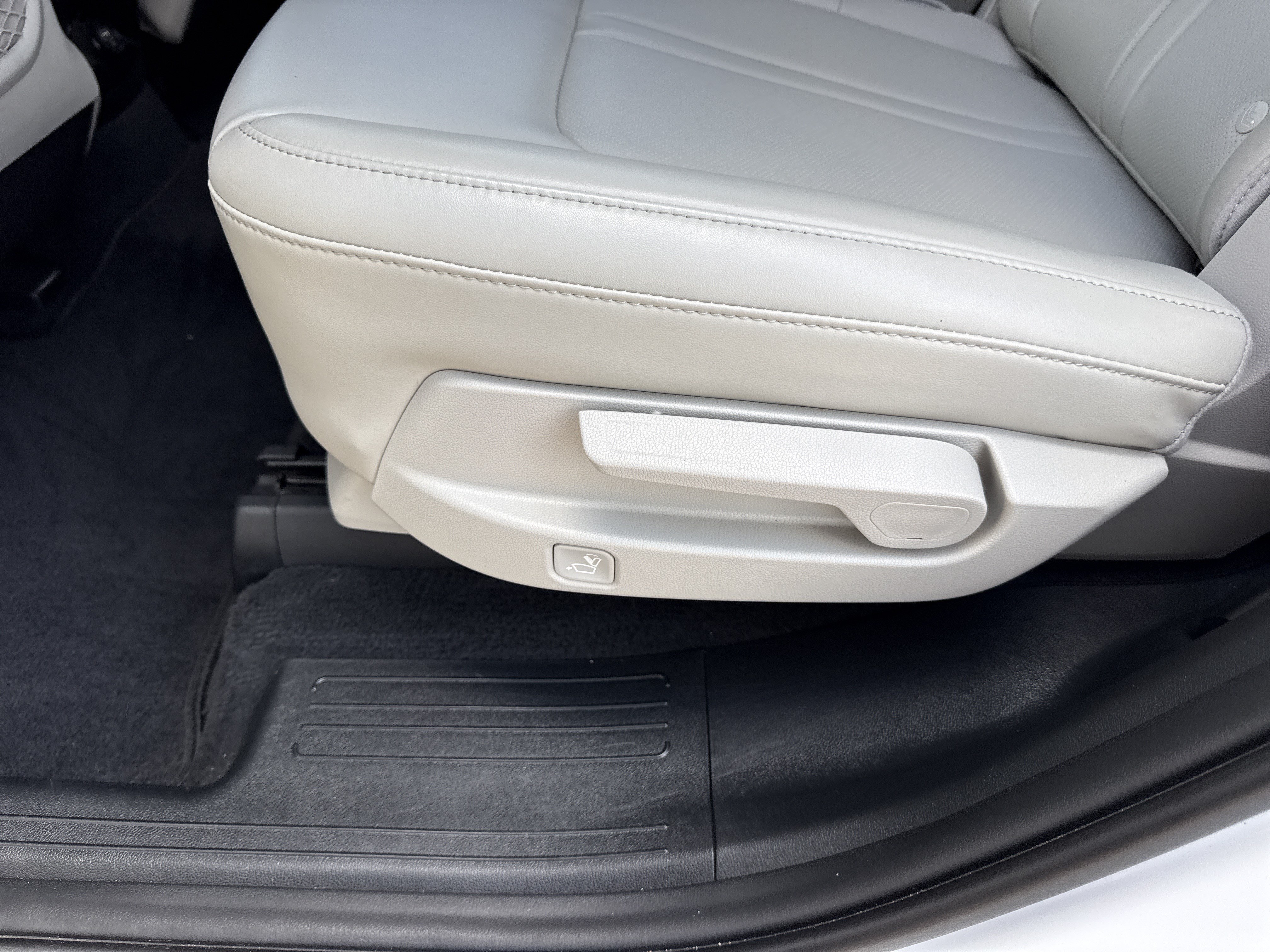 Used 2022 Glacial White Pearl Kia SX image 14