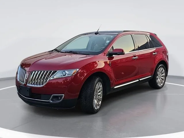 Used 2015 Red Lincoln Base image 7